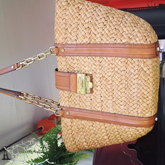 Michael Kors Straw Bag/Tan Leather Trim Gold Chains Shoulder Bag EC - Picture 2 of 12